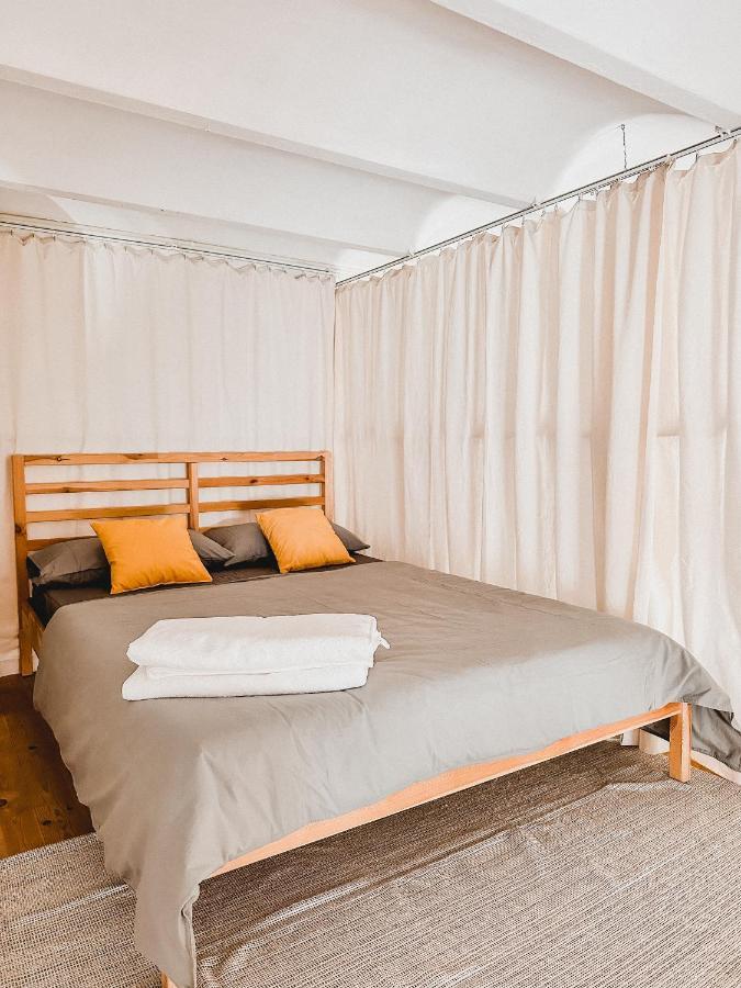 برشلونة Habitacion Privada, Casa Compartida Con Pareja Private Room, Shared House With A Couple المظهر الخارجي الصورة