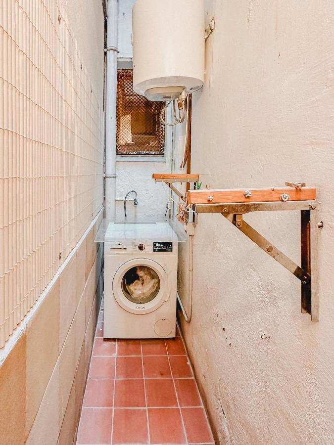 برشلونة Habitacion Privada, Casa Compartida Con Pareja Private Room, Shared House With A Couple المظهر الخارجي الصورة
